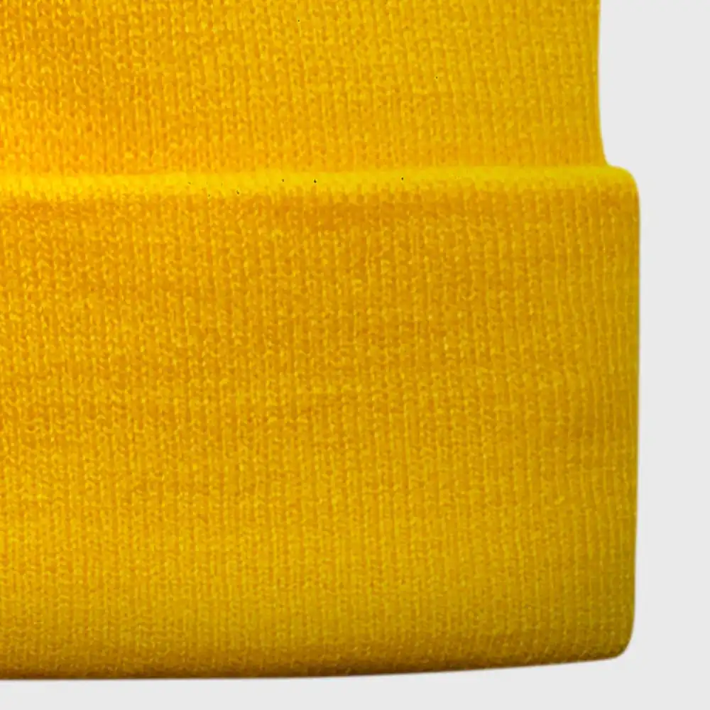 Gorro amarillo de lana de alta calidad, ideal para el invierno y estilo casual.