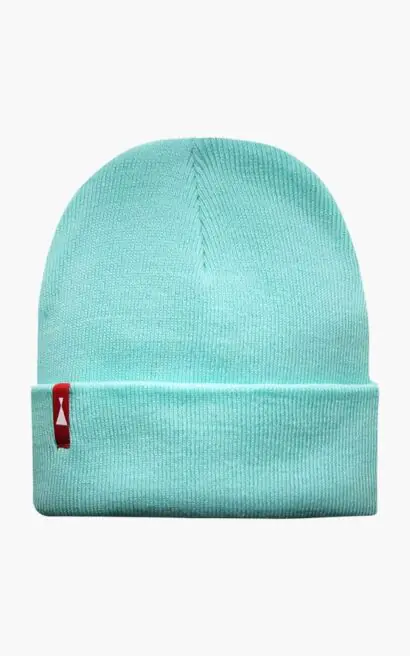 Gorro Beanie Cielo en color azul claro, ideal para invierno y estilo casual.