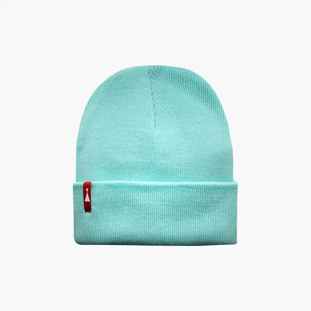 Gorro Beanie Cielo en color azul claro, ideal para invierno y estilo casual.