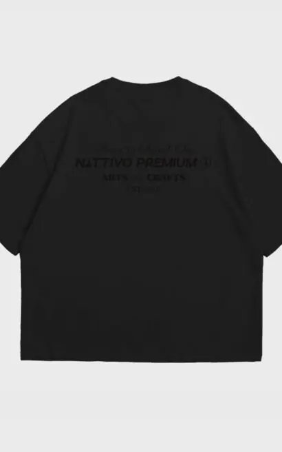 Camisa de boxeo básica en color negro, ideal para entrenamiento y combate.