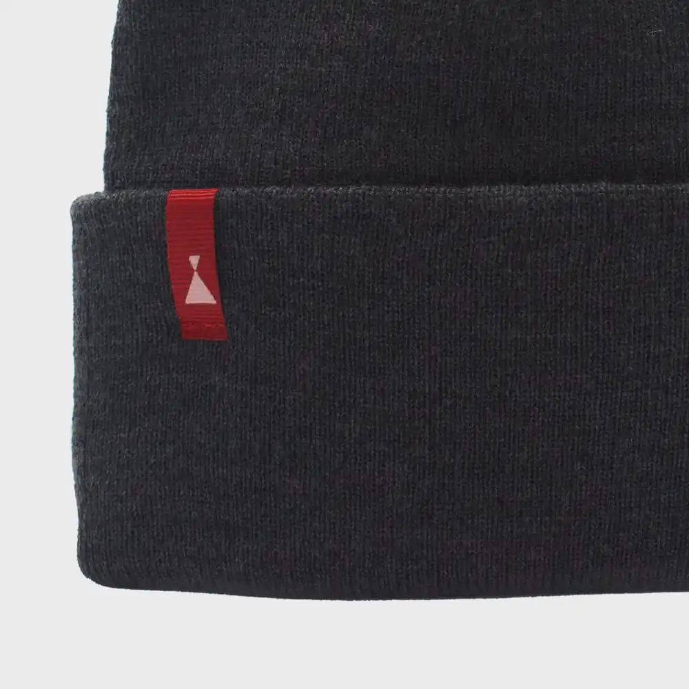Gorro gris Neo de Nattivo, estilo beanie para invierno.