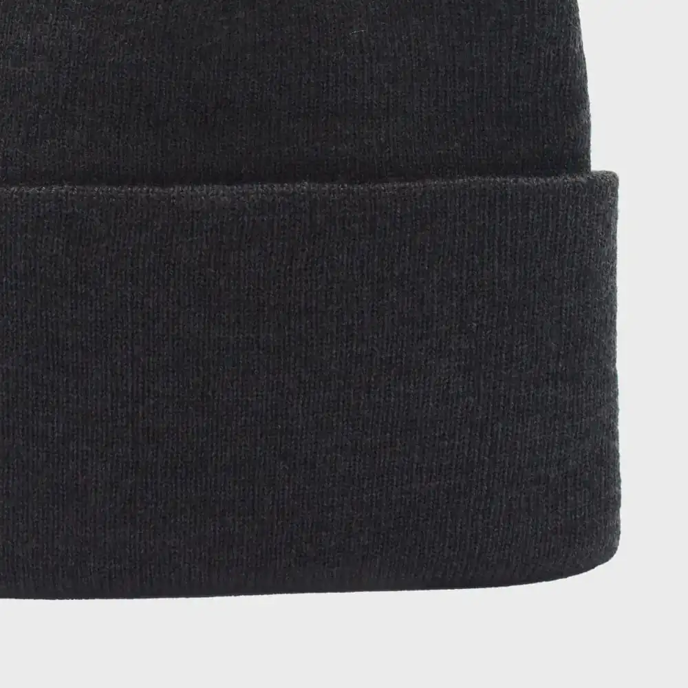 Gorro gris neo de alta calidad, ideal para mantenerte abrigado con estilo. Diseño moderno y cómodo p.