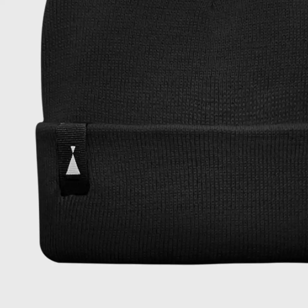 Gorro negro Nattivo, accesorio de moda para invierno y otoño.