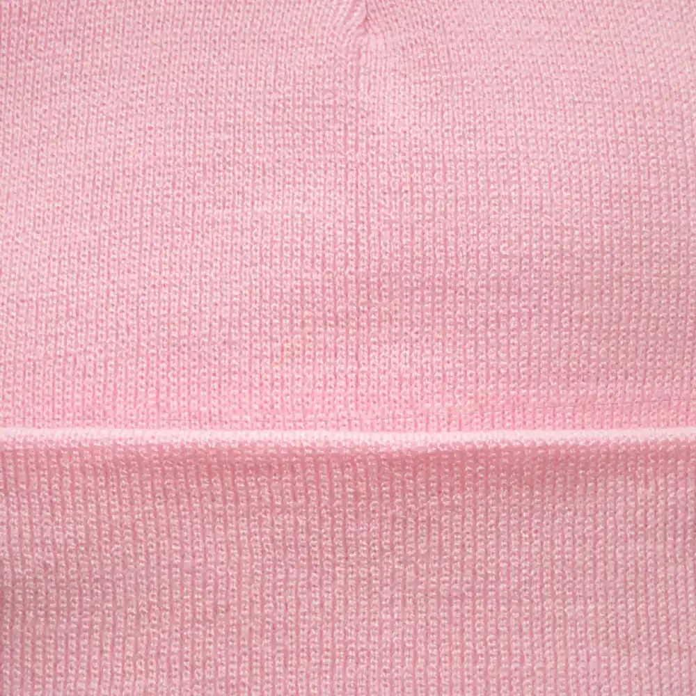 Gorro rosa de punto suave para mujer, ideal para el invierno y estilo casual.