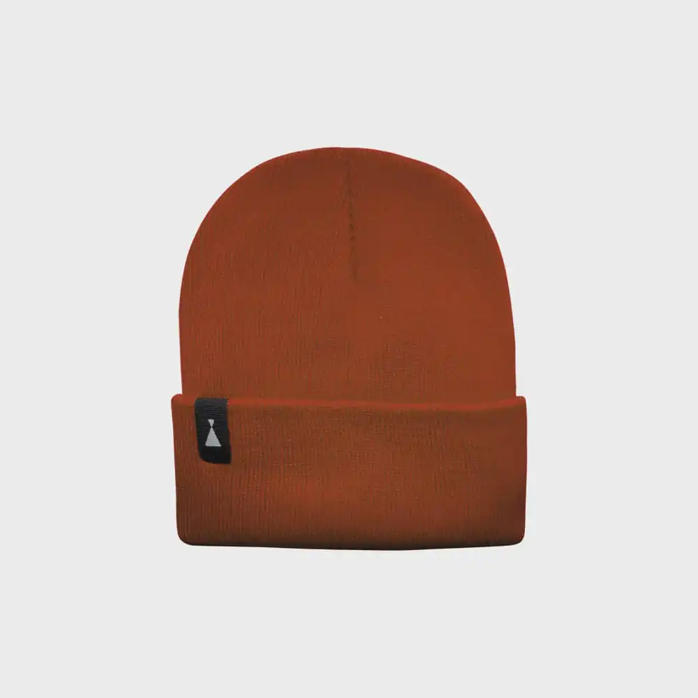 Gorro Beanie Volcán en color terracota, ideal para el invierno y actividades al aire libre.