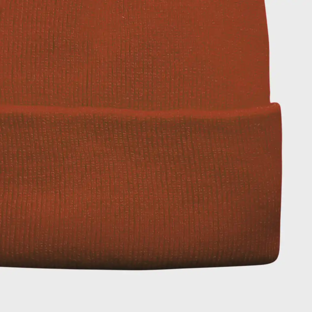 Gorro Beanie Volcán en color terracota, estilo urbano y cálido para invierno.