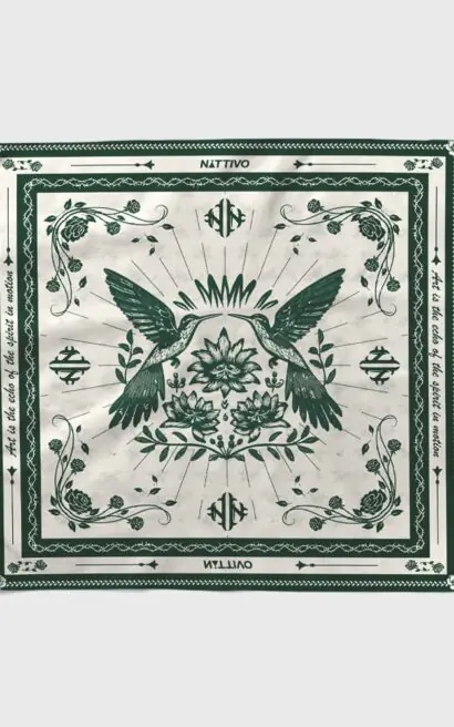 Bandana Nattivo con diseño de aves y flores, inspirado en el Reino del Cielo.