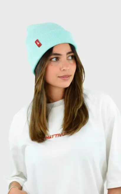 Gorro Cielo de Nattivo, accesorios de moda en color azul claro para mujer.