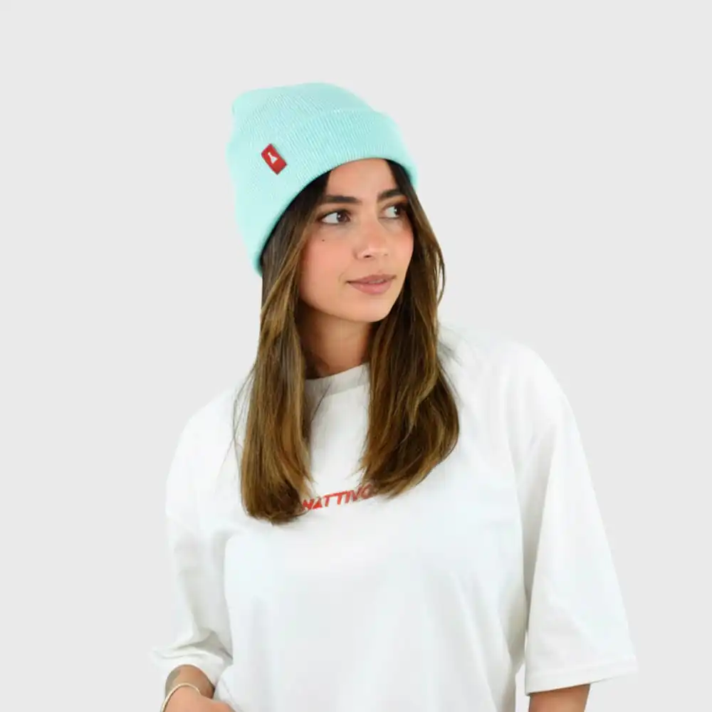 Gorro Cielo de Nattivo, accesorios de moda en color azul claro para mujer.