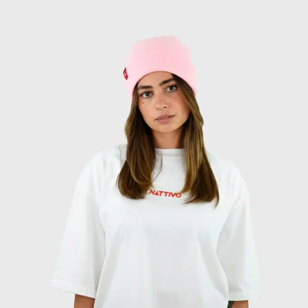 Gorro rosa Nattivo para mujer, estilo casual y cómodo.